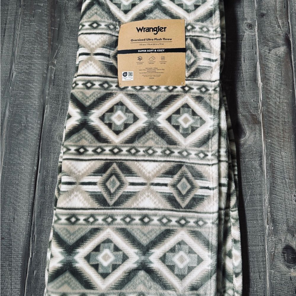 Wrangler Ultra Plush Throw Blanket Aztec Southwest Green Cream